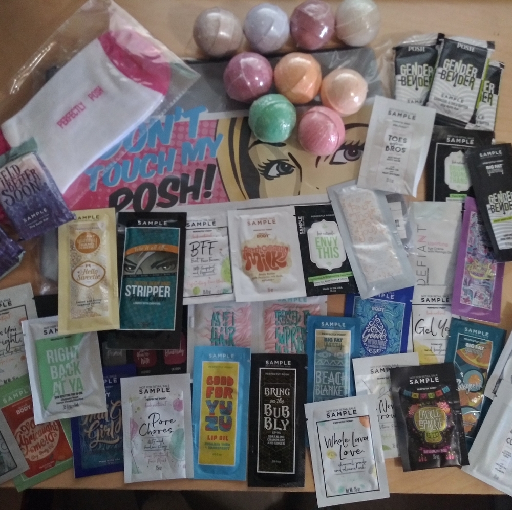 Huge Perfectly Posh Sample Lot 9 Bath Bombs